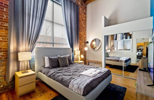 100 Year-Old Historic Brick 2BR Loft High Ceiling4