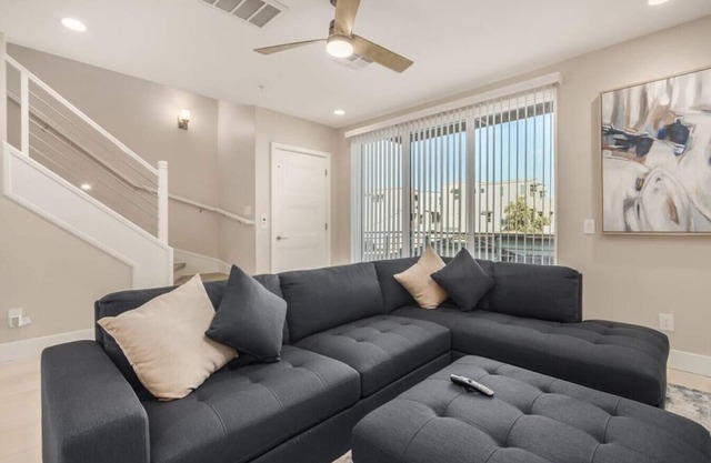 1009 Beautiful luxury condo in heart of Scottsdale