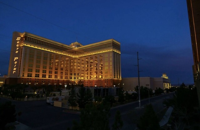 100ft from South Point Casino, S Las Vegas Blvd, 1BR 1 BTH, 10 min to Strip