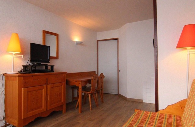 100m from ski slopes, 6th floor, balcony, tv, ski locker, 24m², Alpe d'Huez