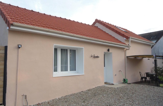 10km to Disneyland - Terrace, Parking & Sleeps 4