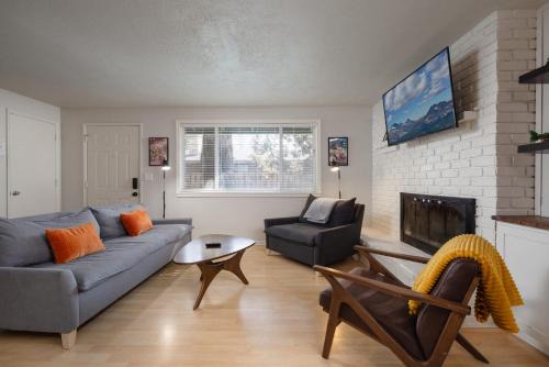 10min to Downtown Bend - Chic 2BDR