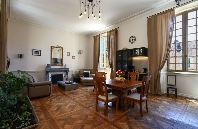 1130 SF , wifi, in medieval center ,clear ,spacious ,for couple or families