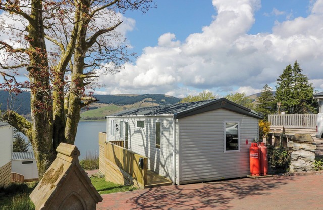 11A MANSION VIEW, with a garden in Kilcreggan
