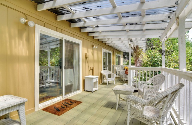 12 Mi to Portland: Aloha Home w/Private Backyard