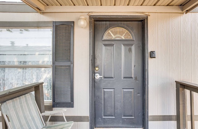 13 Mi to Okc: Edmond Home w/Pool Access!