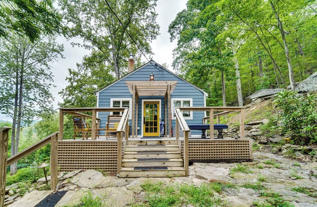 13 Mi to Shenandoah NP: Serene Mtn-View Hideaway