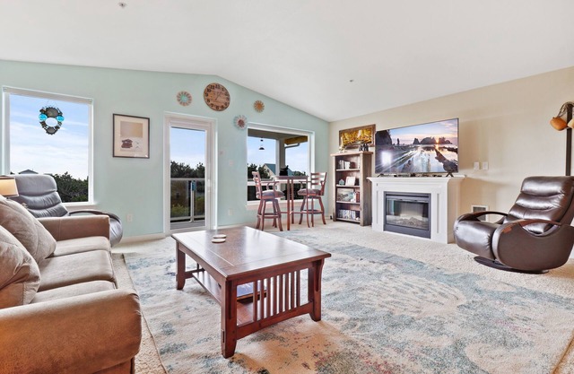 1333 A Pleasant Surprise with a peak-a-boo view!