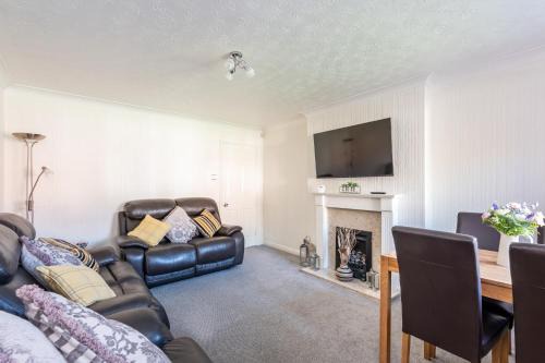 14 Acomb Wood Drive Peaceful 2-Bed Home in York with Free Parking I Pass The Keys