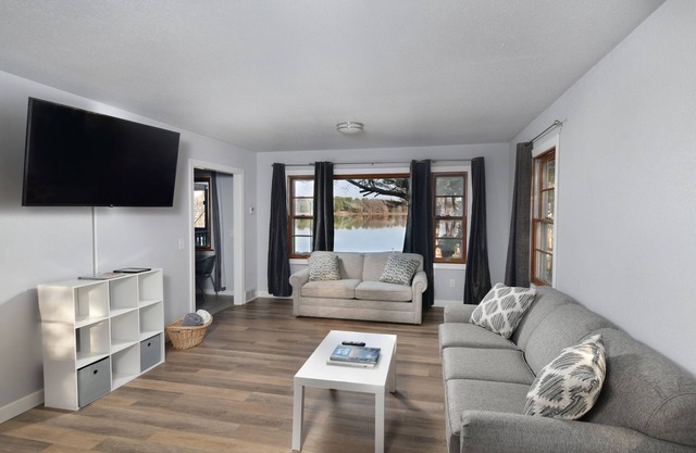 14 person Villa on Lake Delton