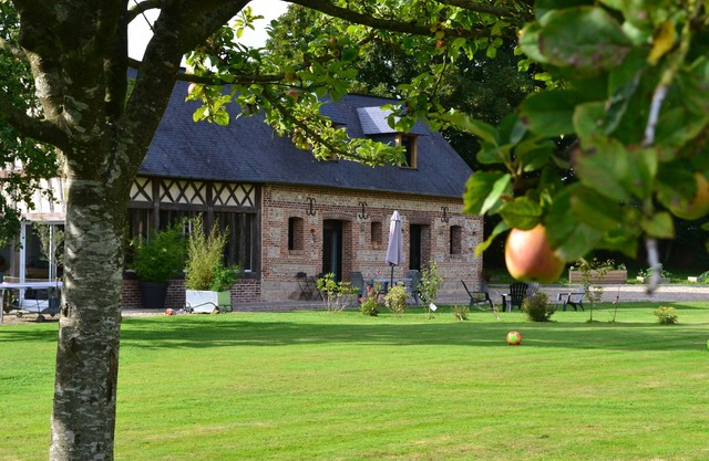 15 min from the sea/in Normandy/rooms with bathroom and WC/beds made without extra charge