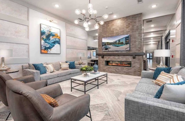 15 min to Parks King Bed Apt with Pool and Gym