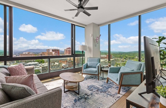 15% OFF - Blue Ridge Escape | 10th floor Luxury Condo in Downtown, Panoramic Mountain View