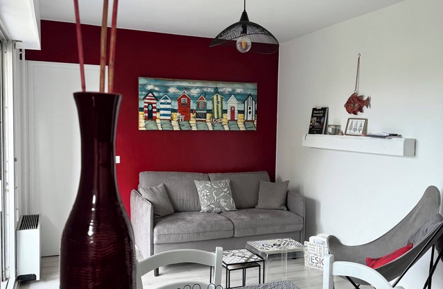 150 m from the beautiful beach, 2 rooms 4 persons, large balcony, Wi-Fi