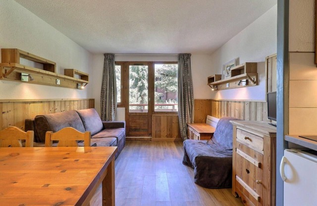 150m from resort center, 9th floor, balcony, ski locker, 31m², La Tania