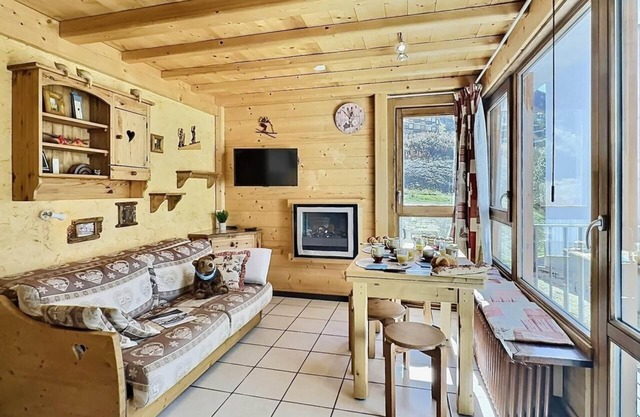 150m from resort center, 2nd floor, view ski slopes, balcony, tv, 28m², Tignes
