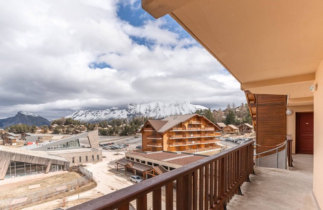150m from the slopes, apartment for 8 with balcony