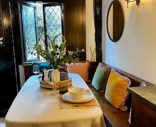 15th century tiny character cottage-Henley centre