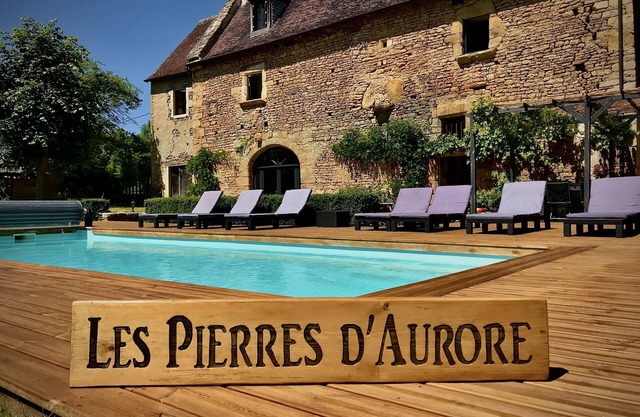 15th century villa, old stones, swimming pool, garden, sleeps 12