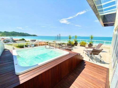 161 - Cobertura de Luxo com vista mar em Mariscal