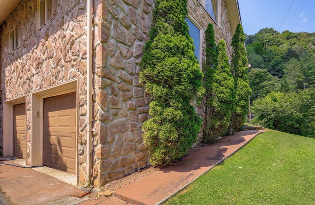 17 Mi to Coal Canyon Trail: Scenic Mtn-view Apt!