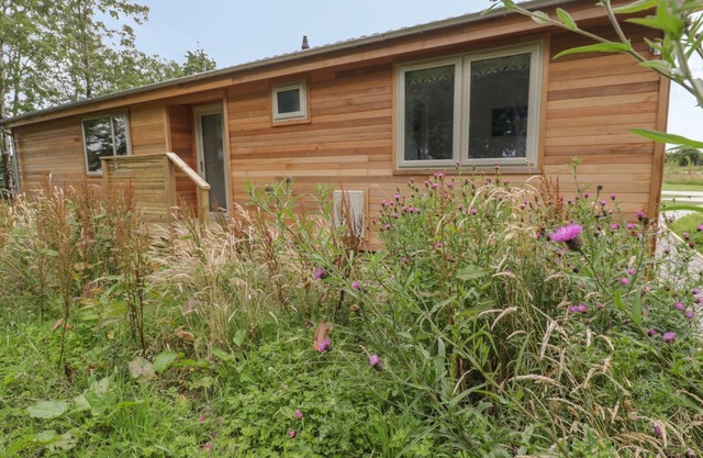 18 MEADOW RETREAT, family friendly, with a garden in Dobwalls