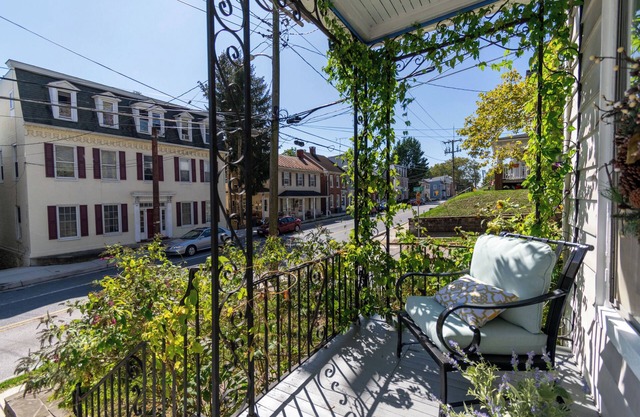 1800’s 4Br WalkableWestminster between Balt&Gettysburg: