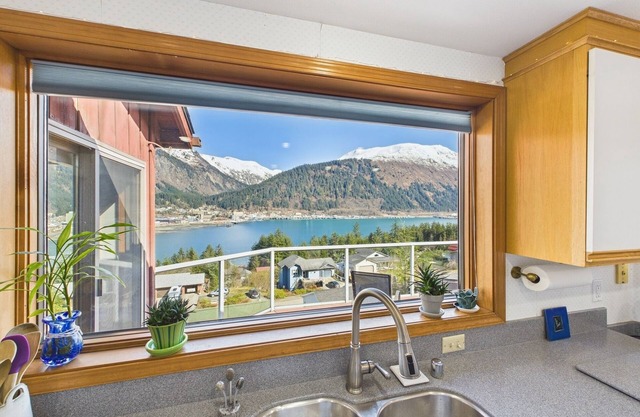 180° Views | 1BR w/Deck, Mountains & Cruise Ships