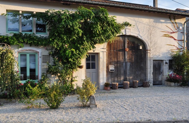 1825 farm rehabilitated in 2008 as a country house. High performance.