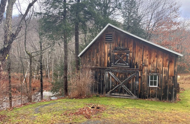 1830's farmhouse in historic Bristol. Feb to mid-April, 35% off for 28 days