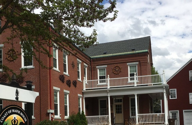 1856 Ships brick Ships Captains Mansion 4 Bedroom