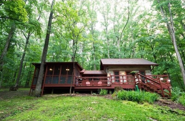 1859 Historic Log Cabin, pet friendly and 5 minutes to Nashville!