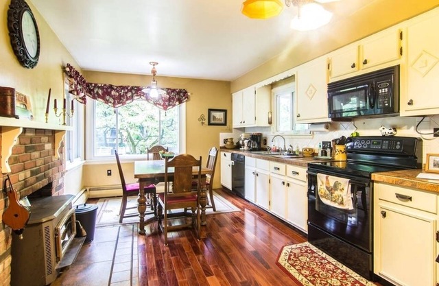 1890 Victorian Home in Country Setting, conveniently located