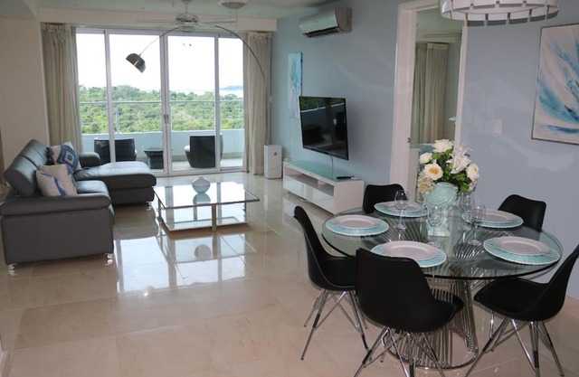 18G Luxury Oceanview with Roof Top Pool