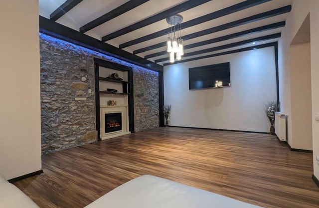 18th century 3 bedroom house old town centre