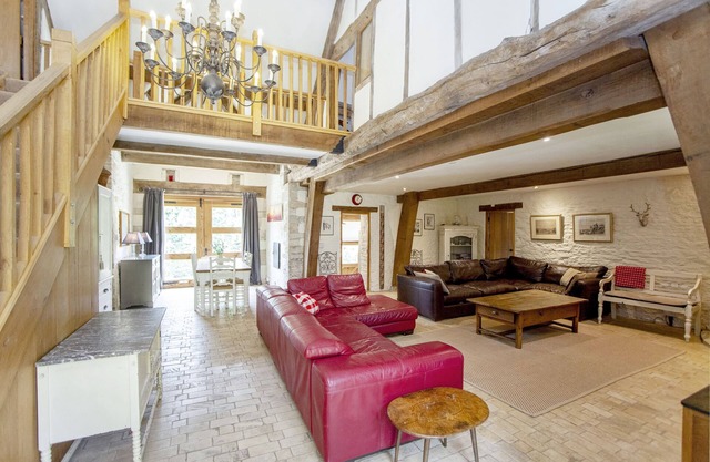 18th Century luxury converted Tithe Barn sleeping 10