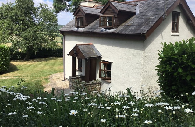 18th century stone cottage in the beautiful Usk valley