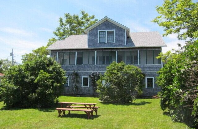 1930s Waterfront Cottage on Tuttle's Point
