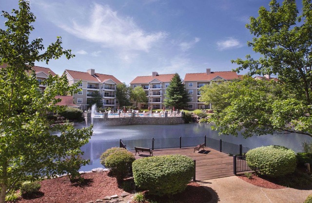 1BD Deluxe/Branson - Pools, Gym, BBQ, Game Room!