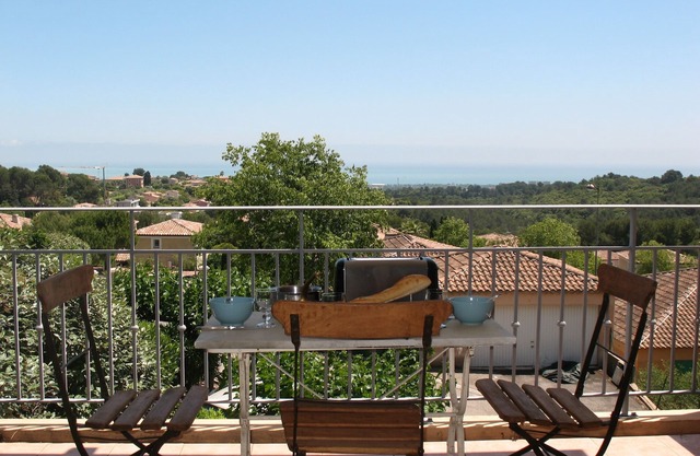1bedroom flat with terrasse and panoramic sea view over la Baie des Anges