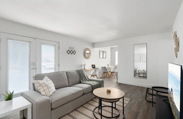 1Bedroom Midtown + Parking | Near Roosevelt Row