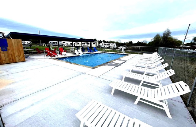 1BR, 1Bath Stone Cabin with Hot Tub and Spectacular View