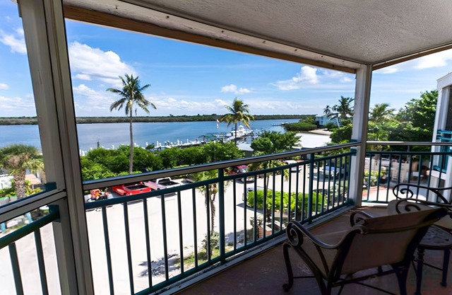 1BR Bay View Unit | Free Parking | Onsite Pools | Close to the Beach!