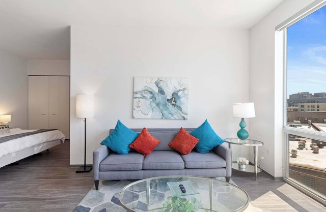 1BR City Loft With Modern Glass Views