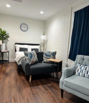 1BR Fully Handicap Accessible Near Downtown