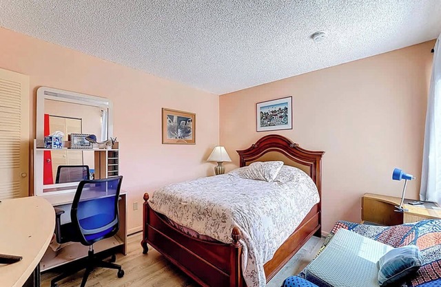 1BR in Shared Miami Home | Pool, Lake & Tennis