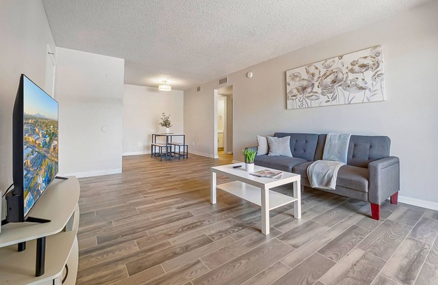 1BR - Pool - Gym - 1 Mi To Banner Hospital