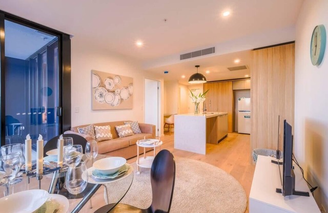 1BR Stadium Suite: Parking + Free WiFi