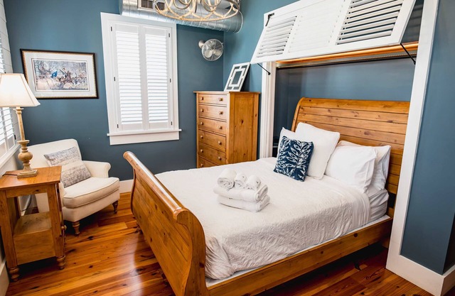 1BR Suite in a Gorgeous Antebellum Mansion
