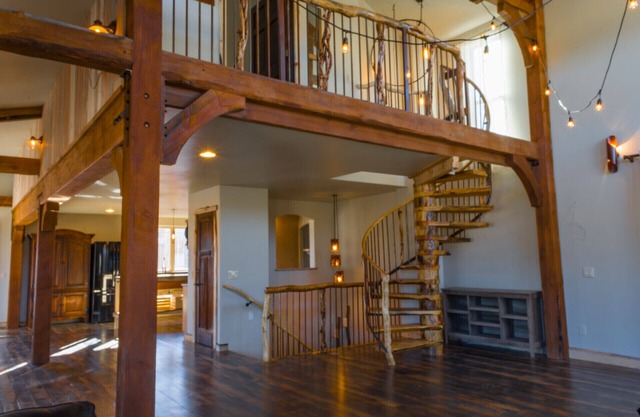 1cBarn for WEDDINGS, Reunions, large Estate Home; Sleep15, Games, Views; Private